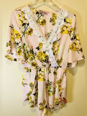 Endless Love Pink Floral Lace Trim Romper L V-Neck Flutter Sleeve Boho Festival